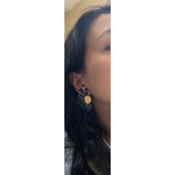 Big Black flower earrings ,black Flower stud  earring gold black earrings large - Picture 5 of 9